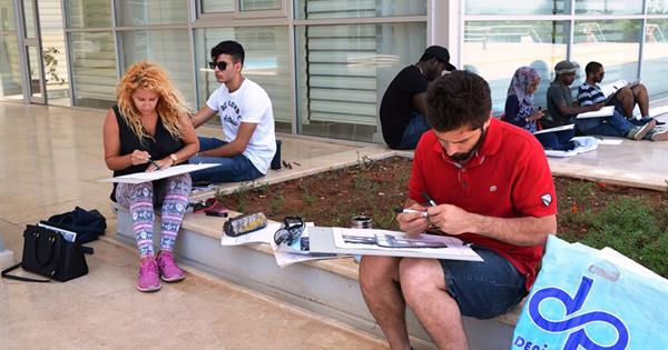Mimarlık Öğrencileri Dış Mekan Uygulamalı Dersler Yapıyor
