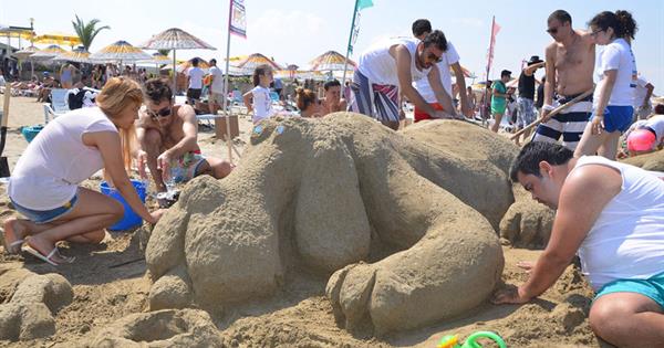 DAÜ IX. Kumdan Heykel Festivali ve Yarışması Renkli Görüntülere Sahne Oldu